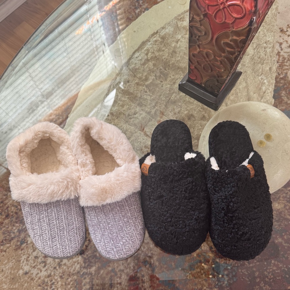 🆕✨ 2~ Pairs Cozy Fur-Lined Slippers in Gray and Black✨